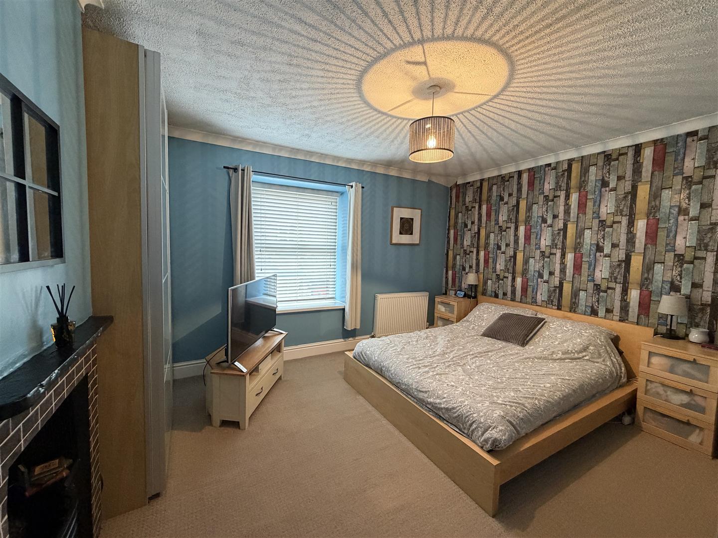 2 bed house - mid terrace in New Earth Street, Mossley – photo 4